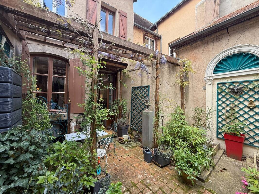 Maison à LA CHATRE
