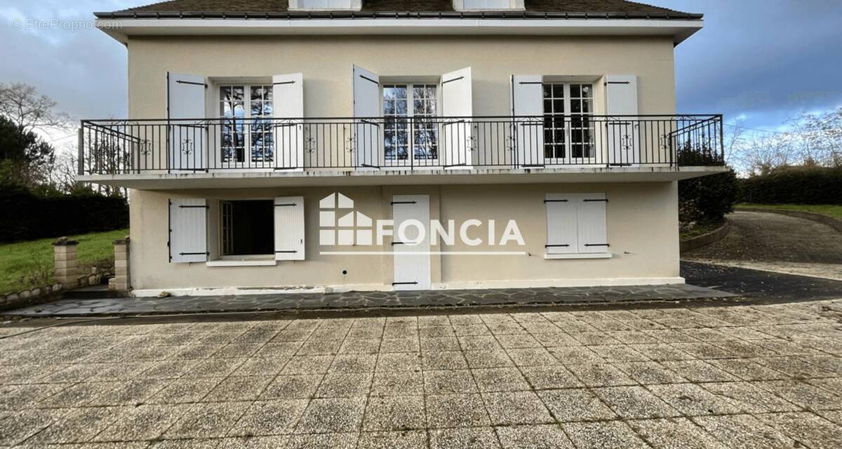 Maison à SAINT-OUEN-LES-VIGNES