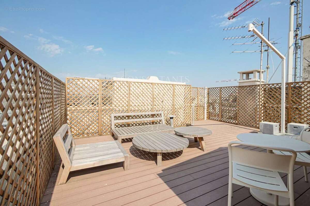 Appartement à PARIS-8E