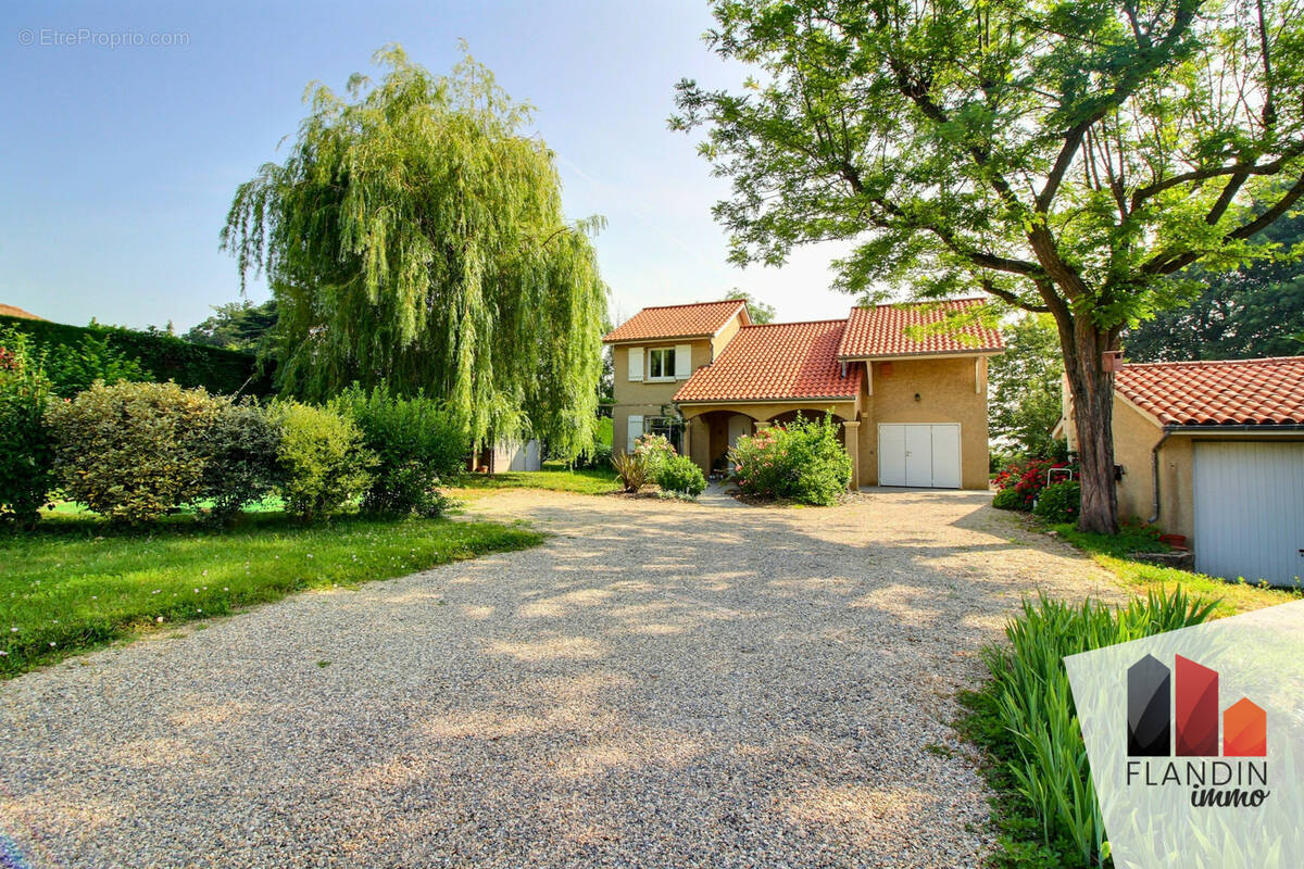 Maison à CHARLY