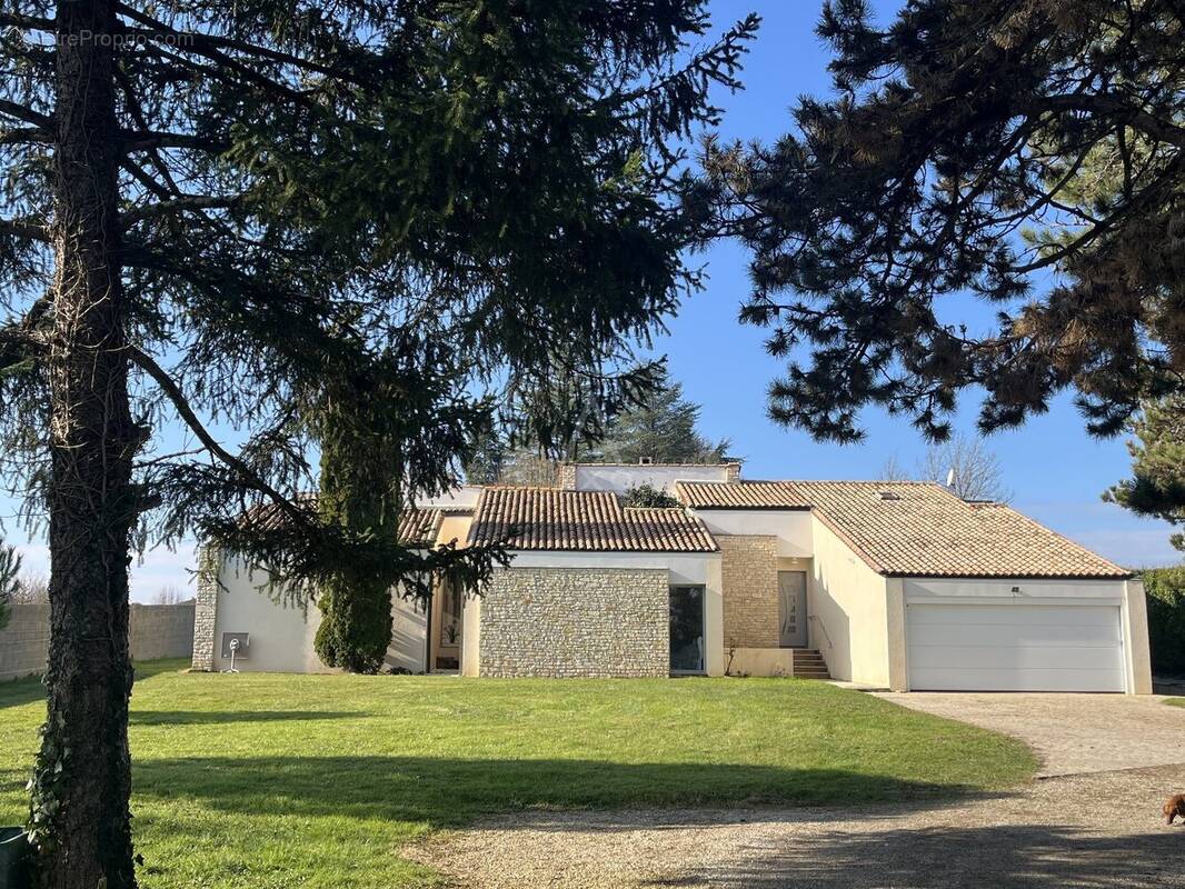 Maison à LINARS