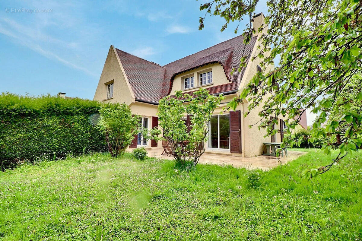 Maison à MAREIL-MARLY