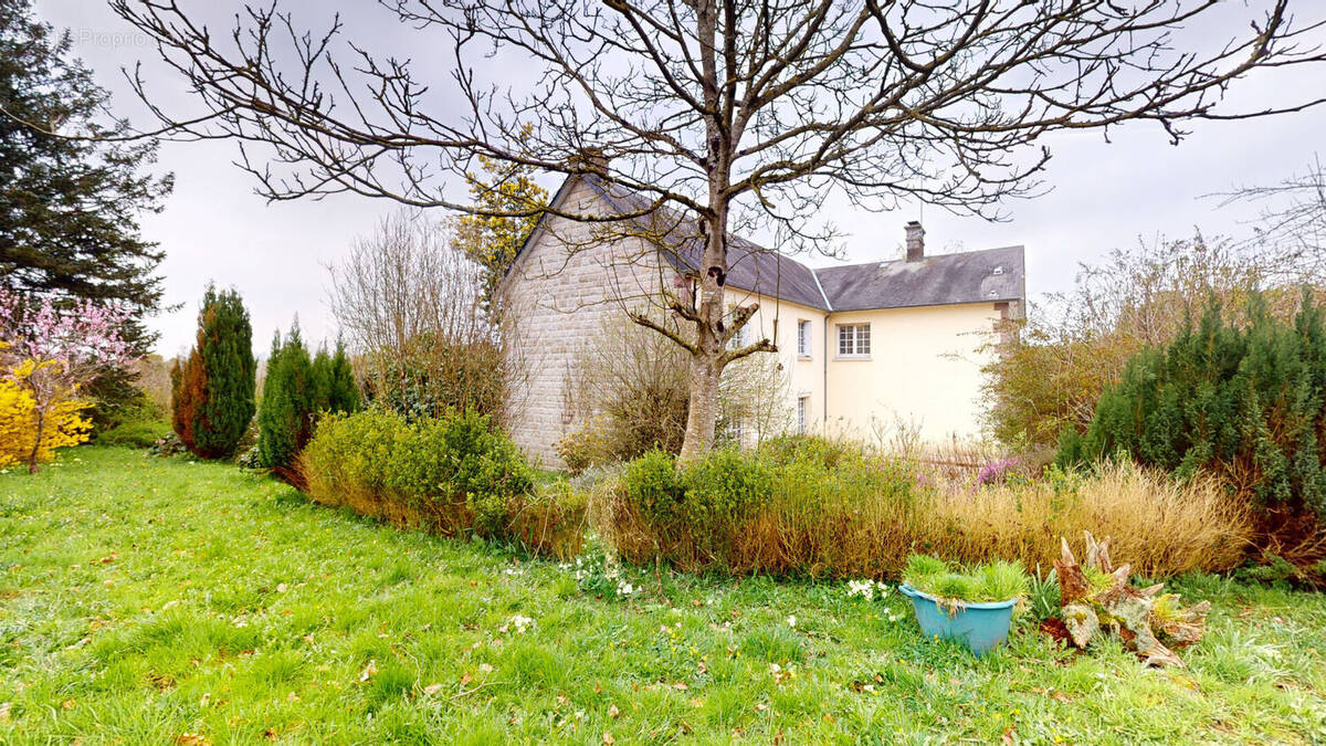 Maison à ISIGNY-LE-BUAT