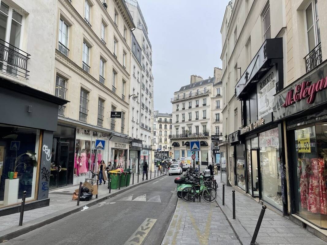 Autre à PARIS-2E