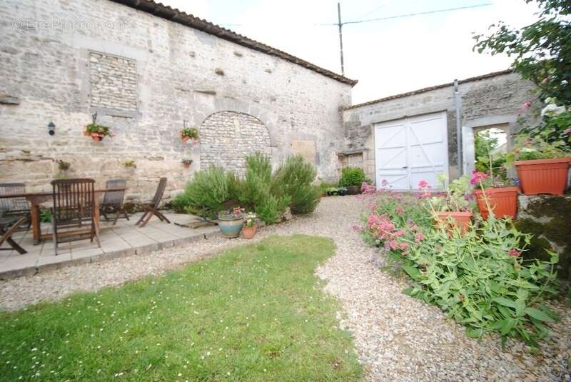 Maison à HIERSAC