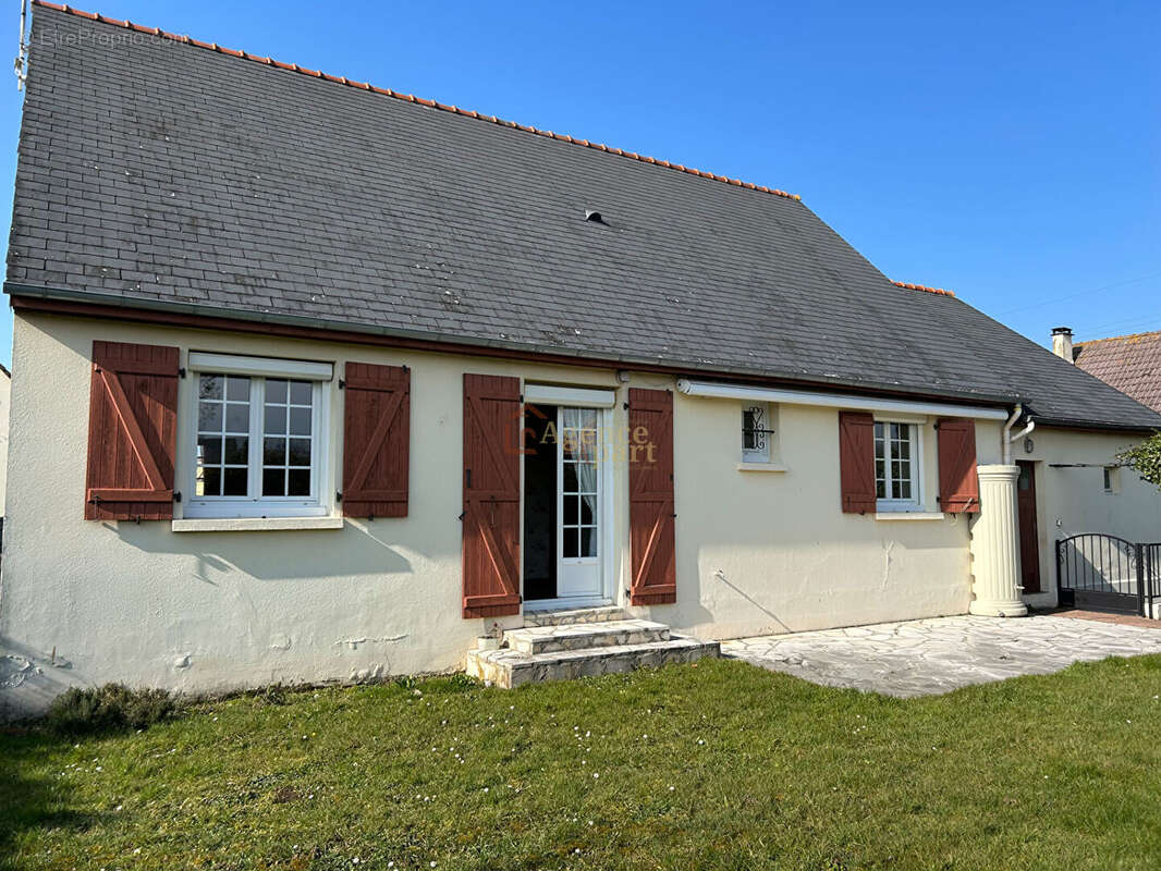 Maison à ARGENCES
