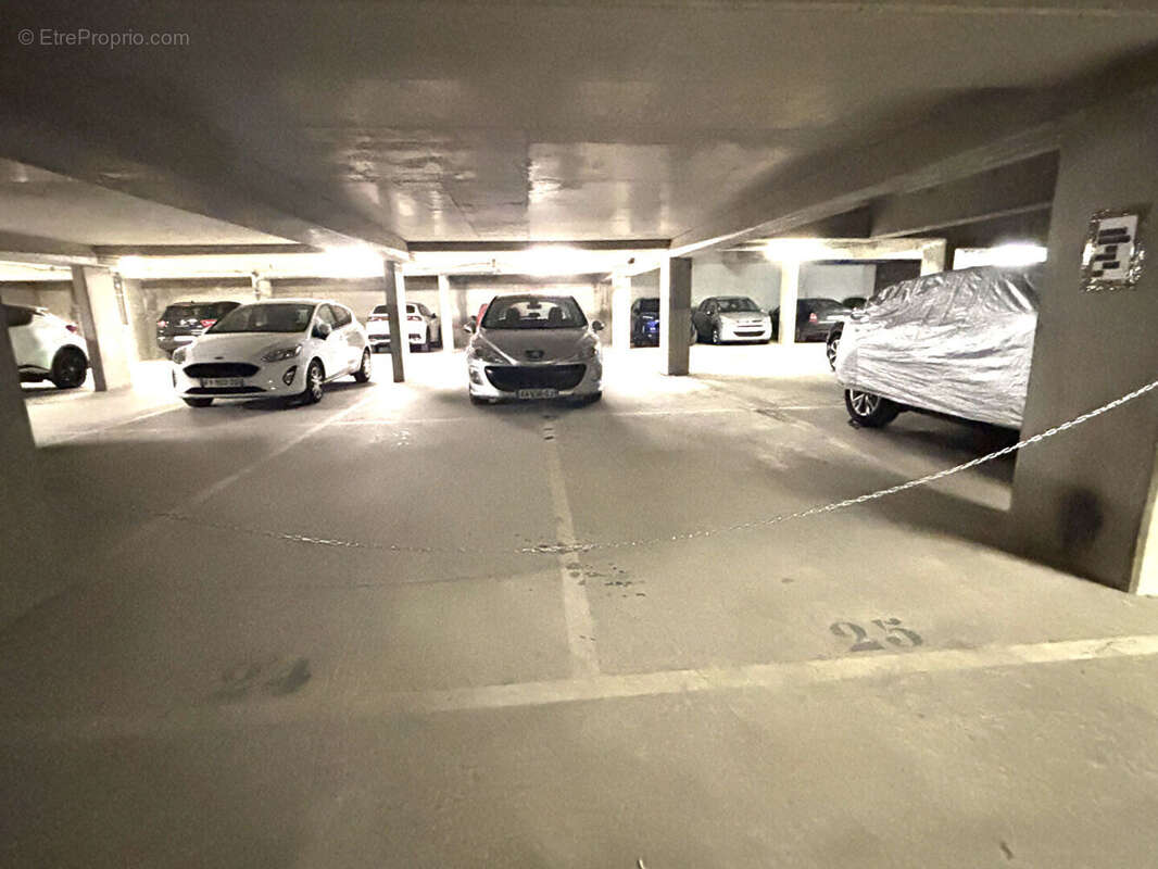 Parking à MEULAN