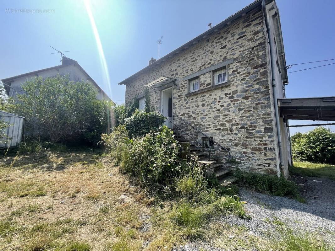 Maison à SAINT-YRIEIX-LA-PERCHE