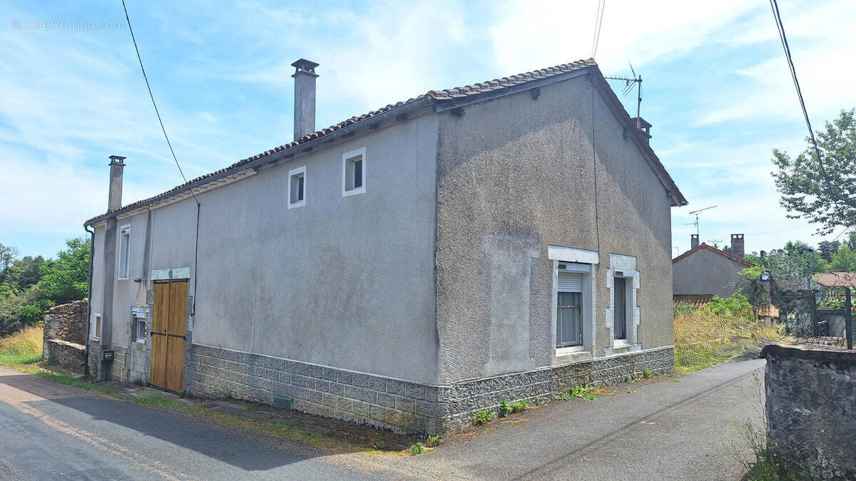 1 - Maison à PIEGUT-PLUVIERS
