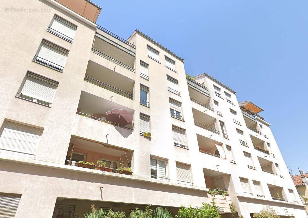   - Appartement à LYON-4E