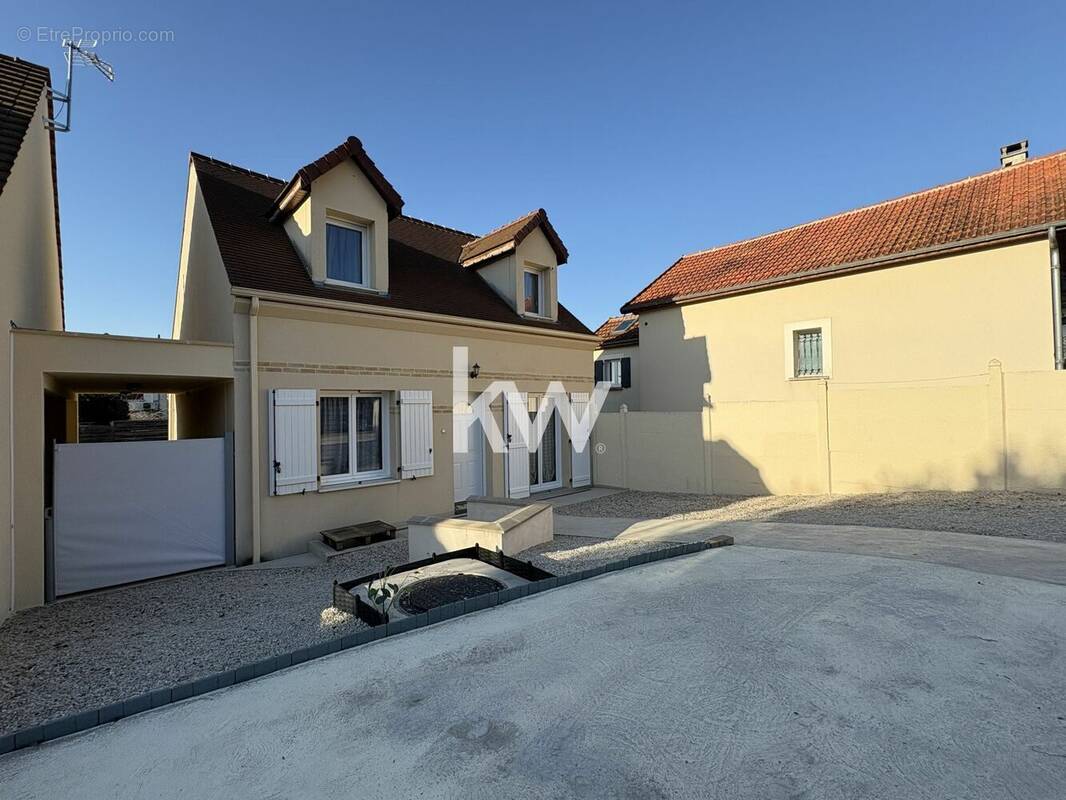 Maison à MENNECY