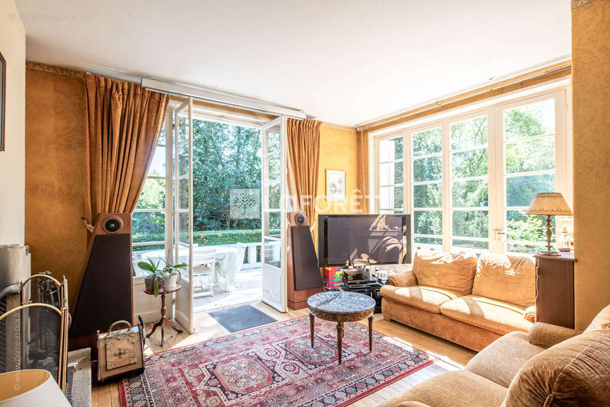 Maison à LA CELLE-SAINT-CLOUD