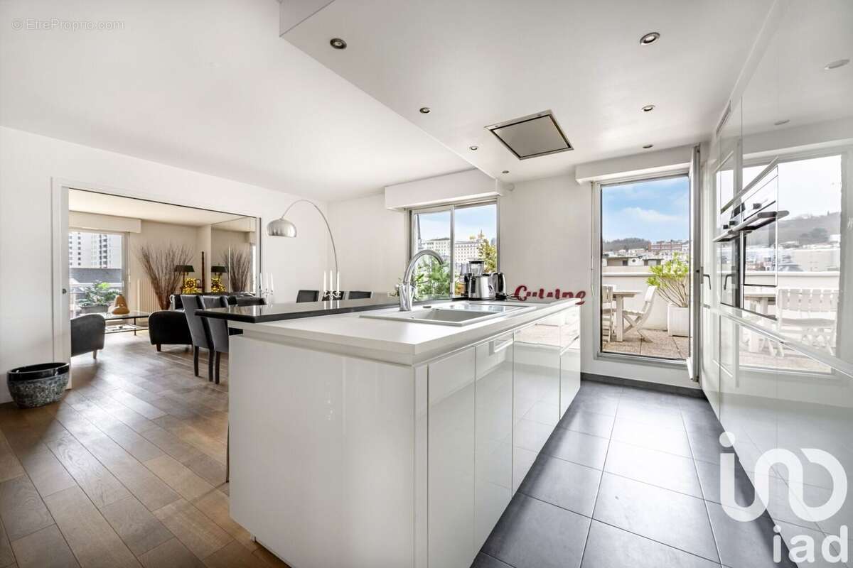 Photo 3 - Appartement à SURESNES