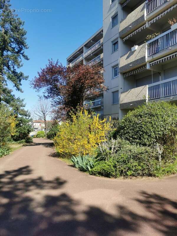 Photo 1 - Appartement à LYON-8E