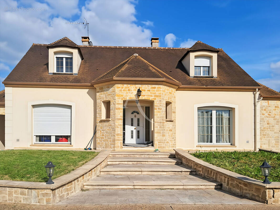 Maison à SAINT-GERMAIN-LES-ARPAJON