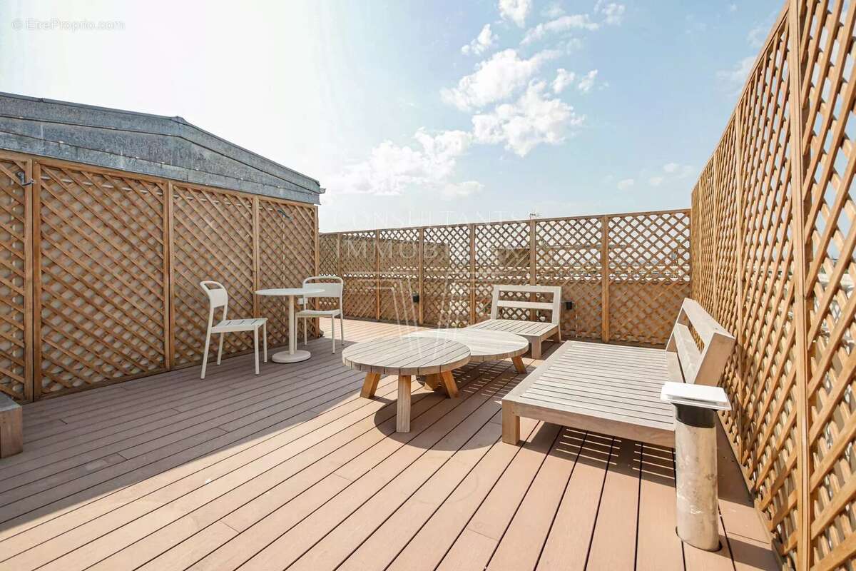 Appartement à PARIS-8E