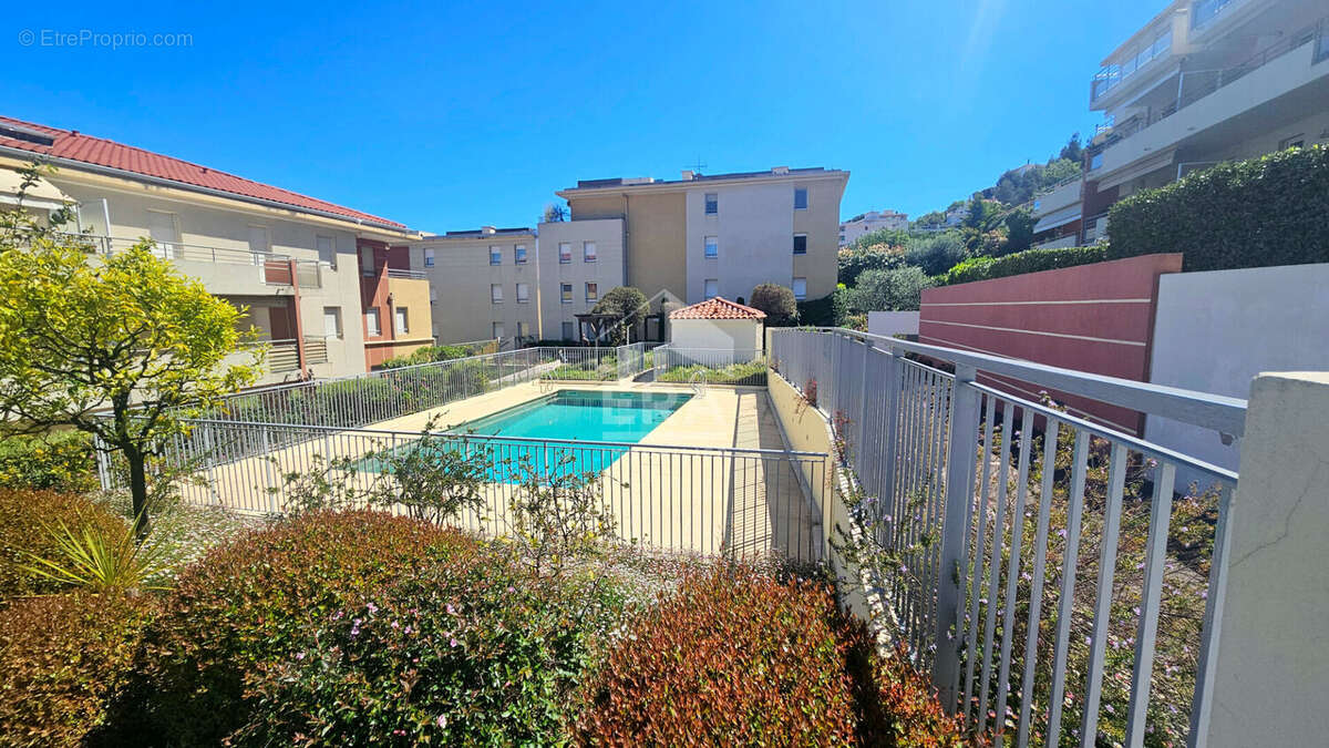Appartement à SAINT-LAURENT-DU-VAR