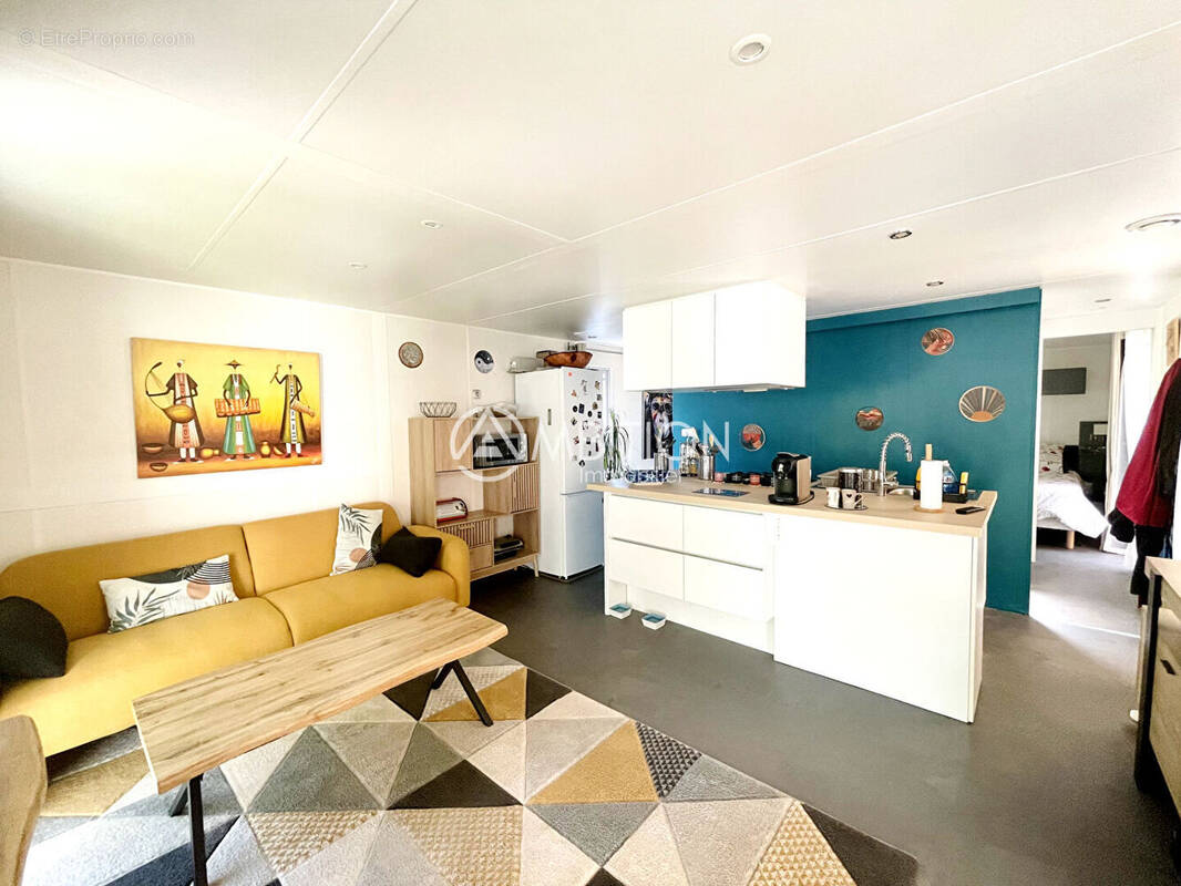 Appartement à ROQUEBRUNE-SUR-ARGENS