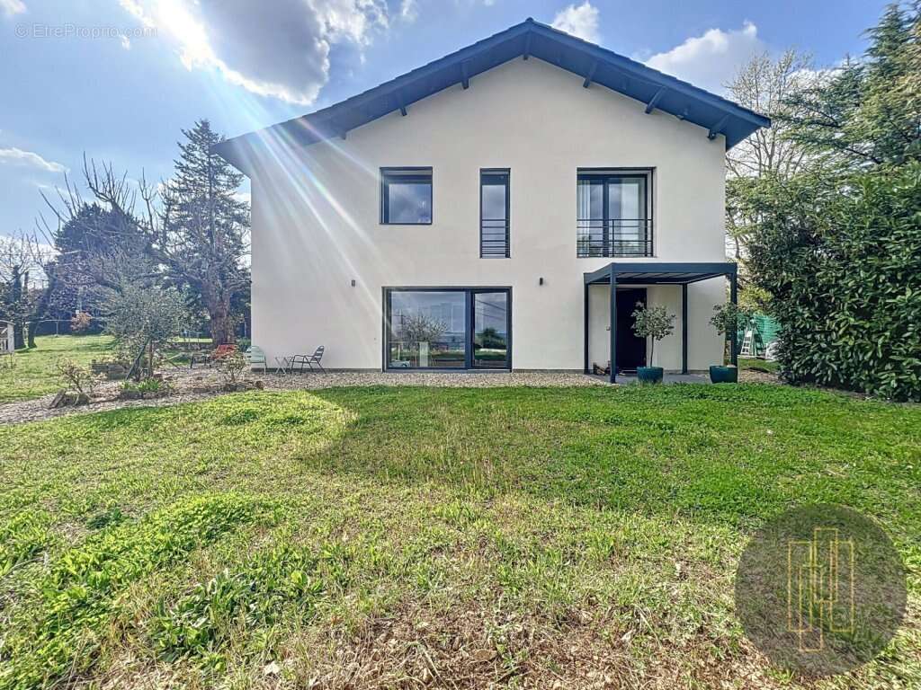 Maison à LUCENAY