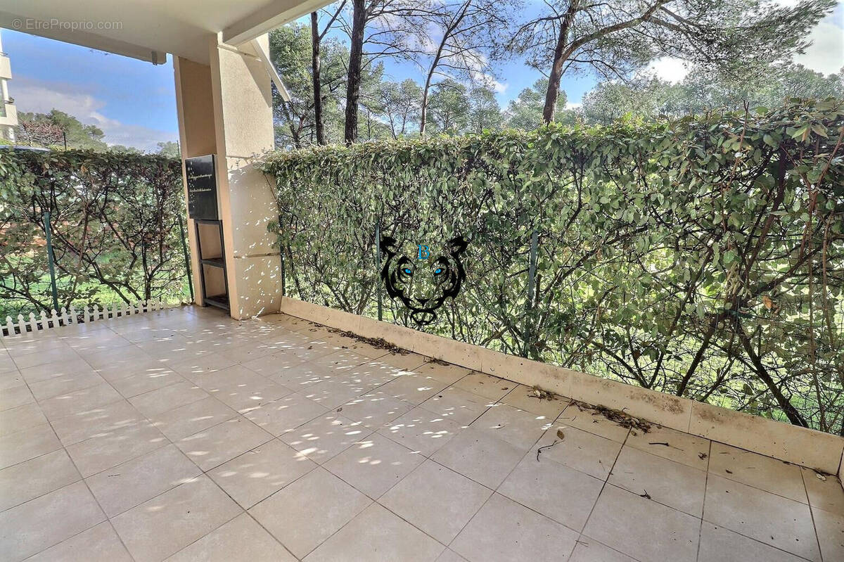 Appartement à ROQUEBRUNE-SUR-ARGENS