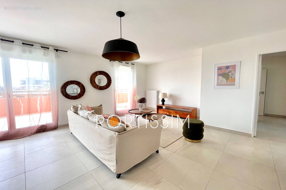 Appartement à SAINT-LAURENT-DU-VAR