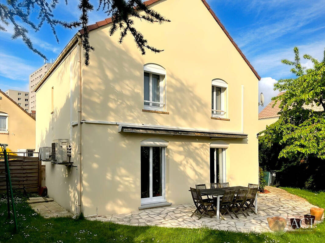 Maison à MONTMAGNY
