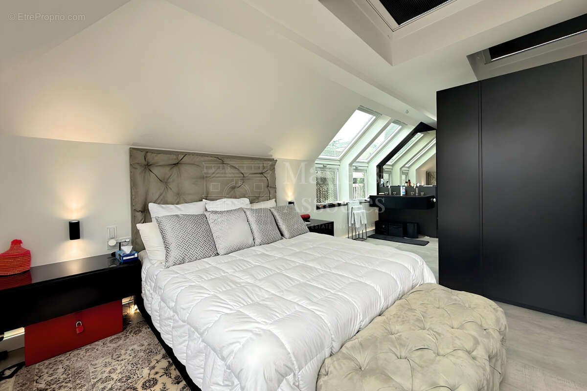 Appartement à NEUILLY-SUR-SEINE