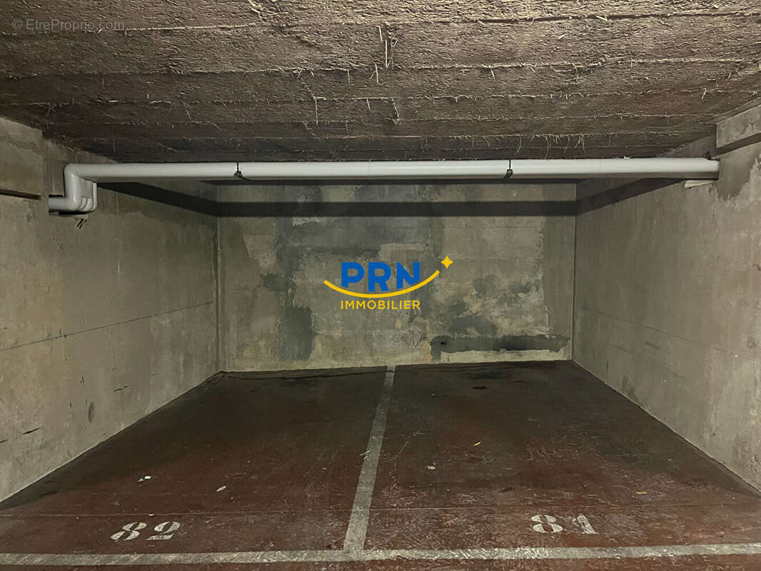 Parking à VITRY-SUR-SEINE