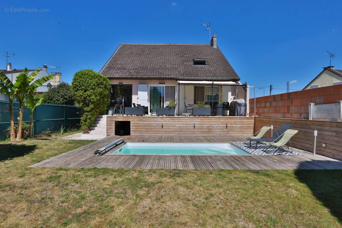 Maison à CHAMPS-SUR-MARNE
