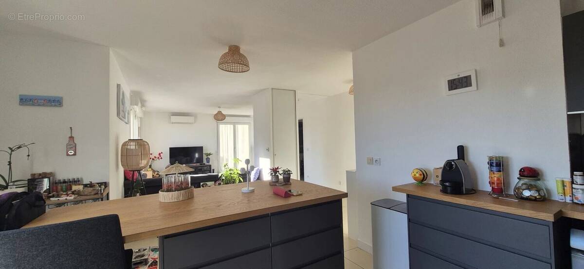 Appartement à SAINT-LAURENT-DU-VAR