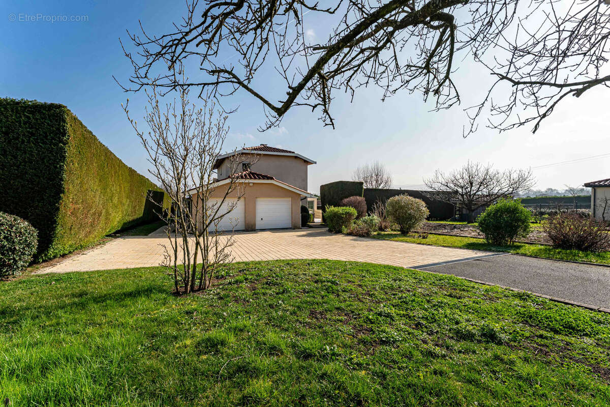 Maison à LUCENAY