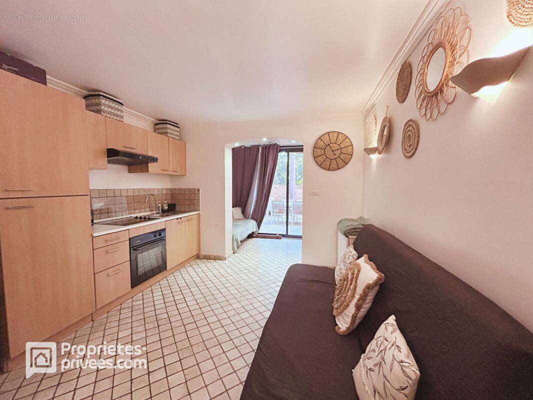 Appartement à BORMES-LES-MIMOSAS