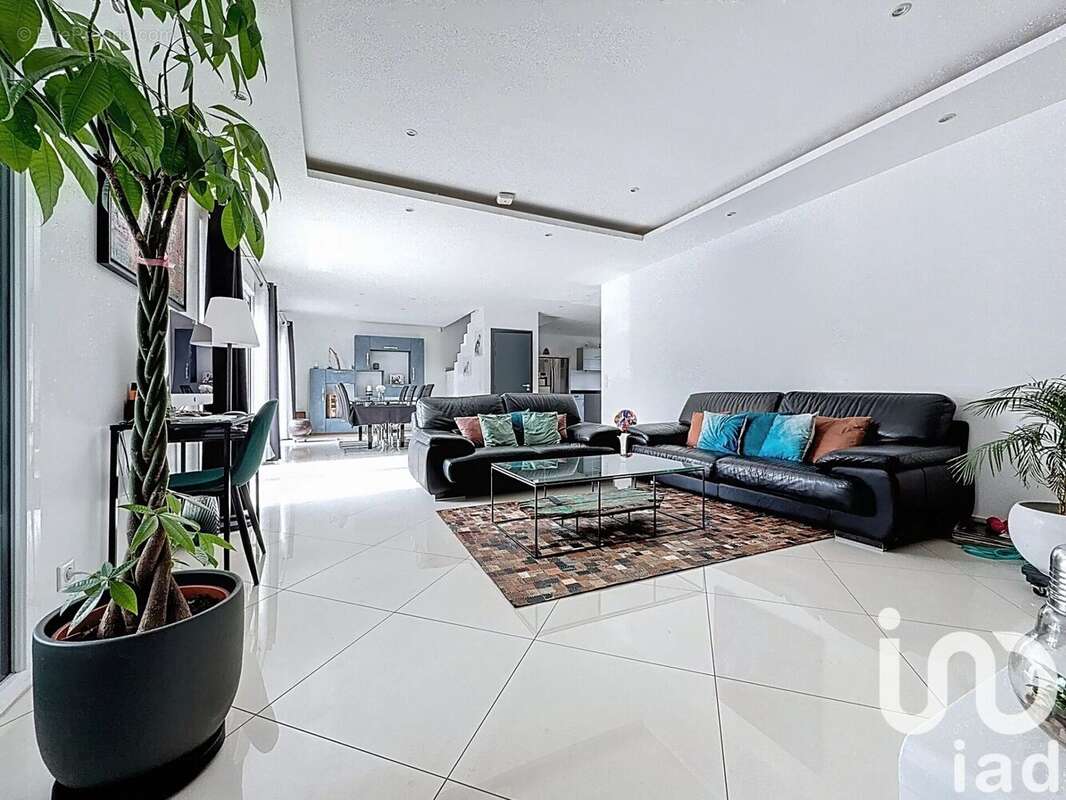 Photo 2 - Maison à LINAS