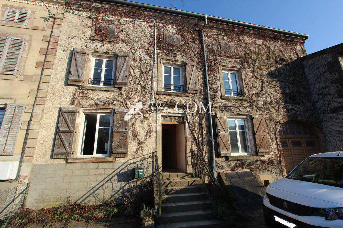 Maison à MOYEN