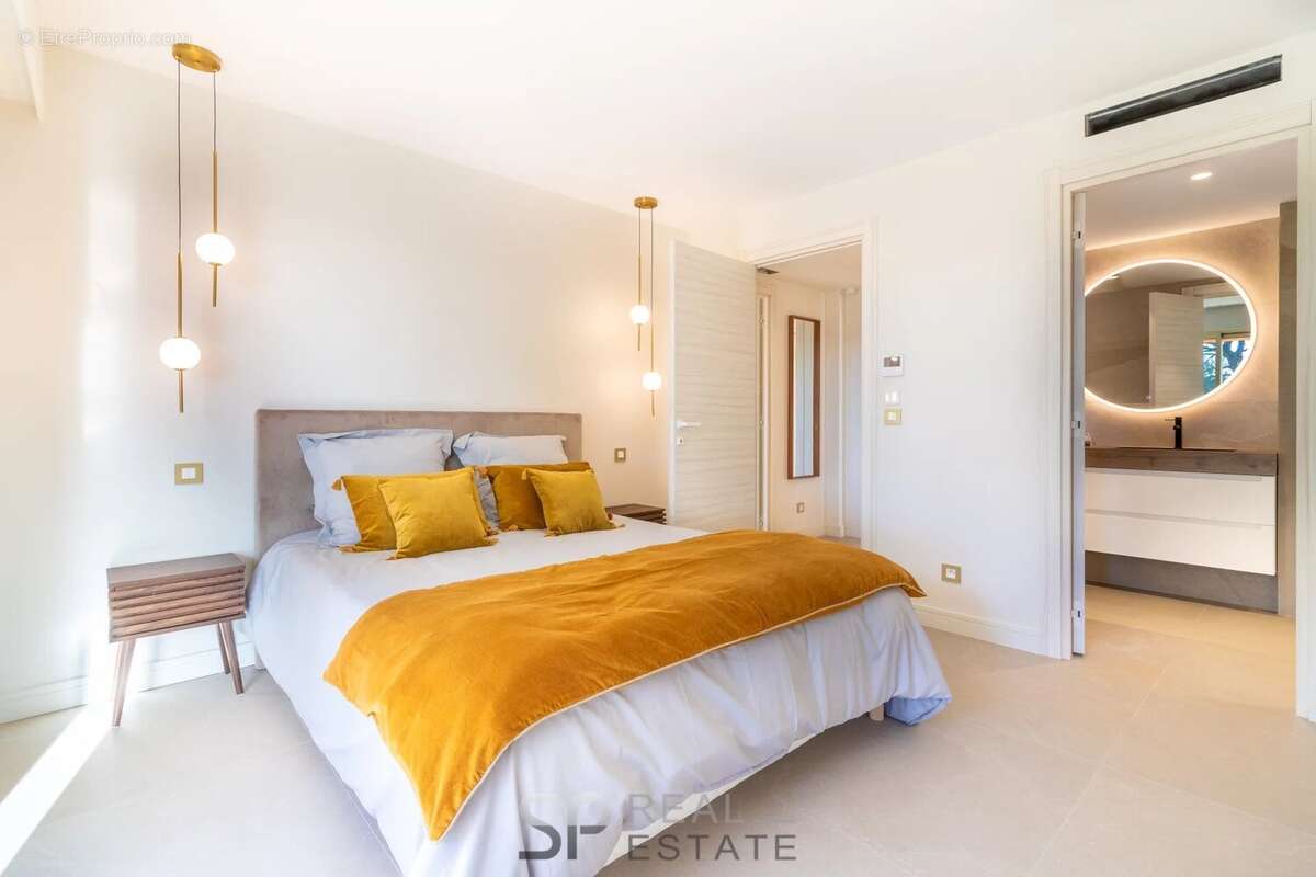Appartement à LE CANNET