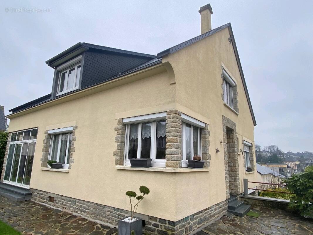 Maison à MAYENNE