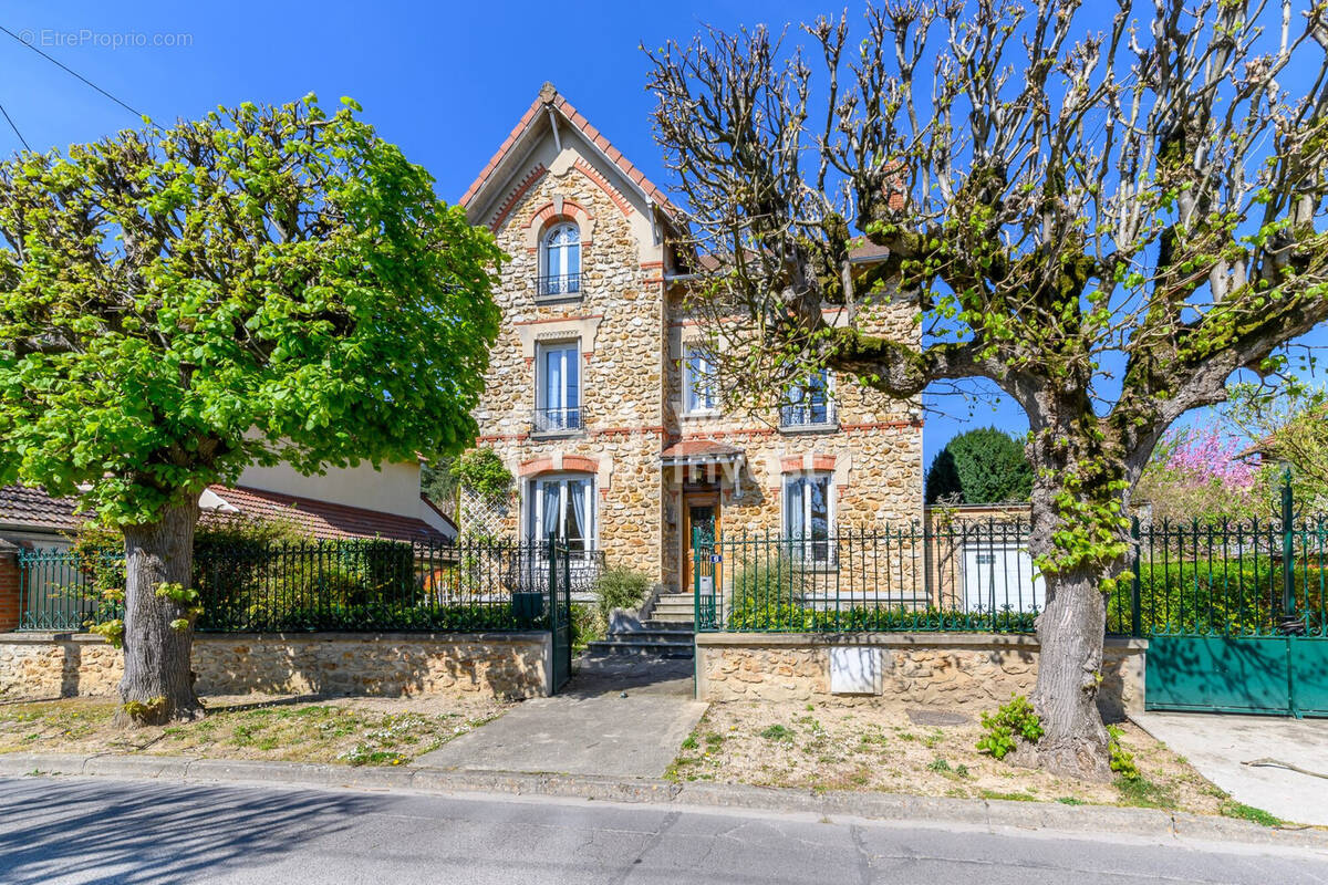 Maison à CRECY-LA-CHAPELLE