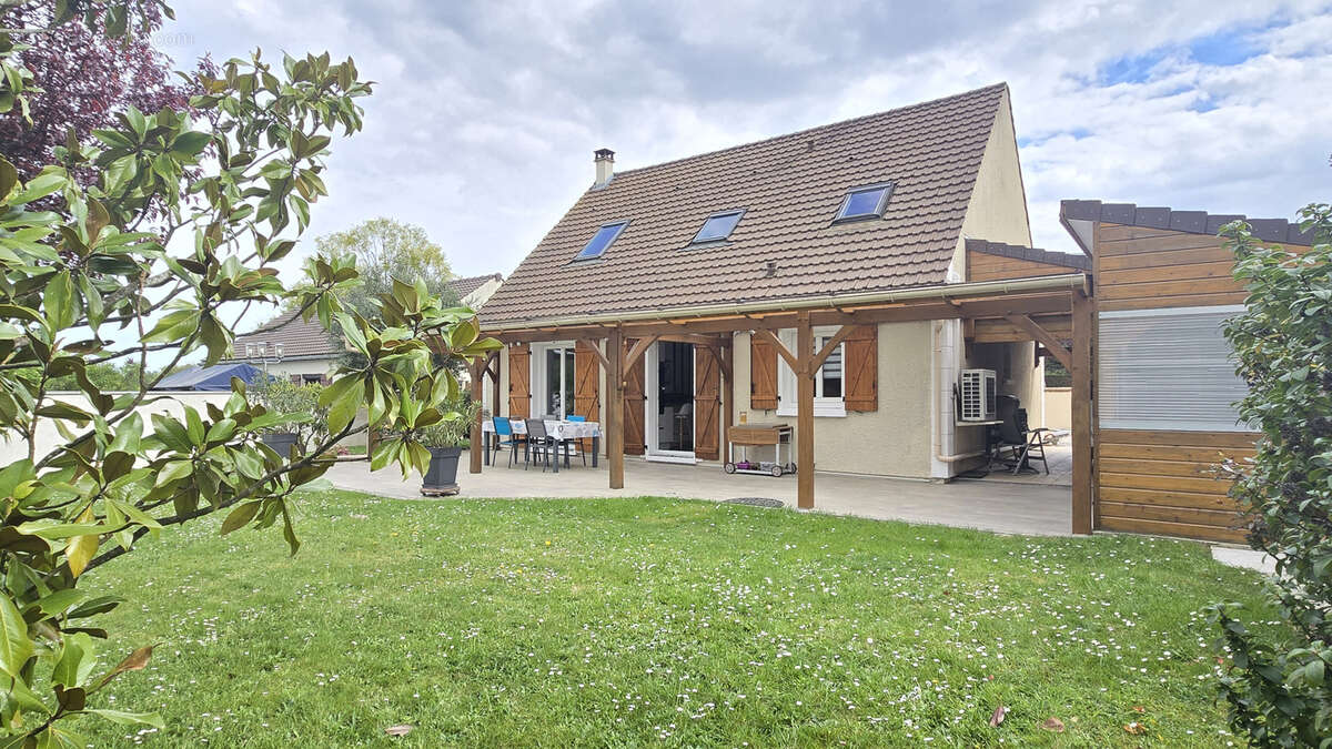 Maison à ANGERVILLIERS