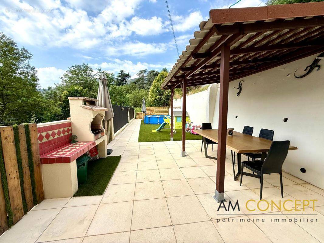 Appartement à CONTES