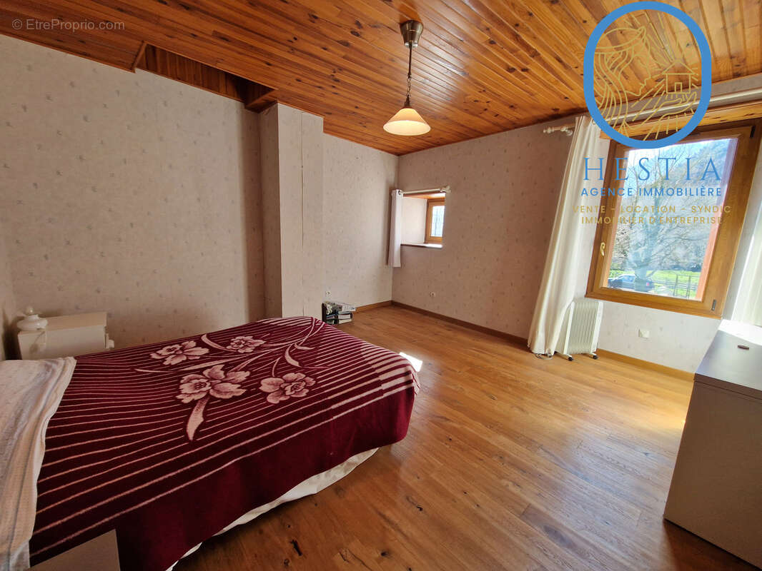 Maison à VEUREY-VOROIZE