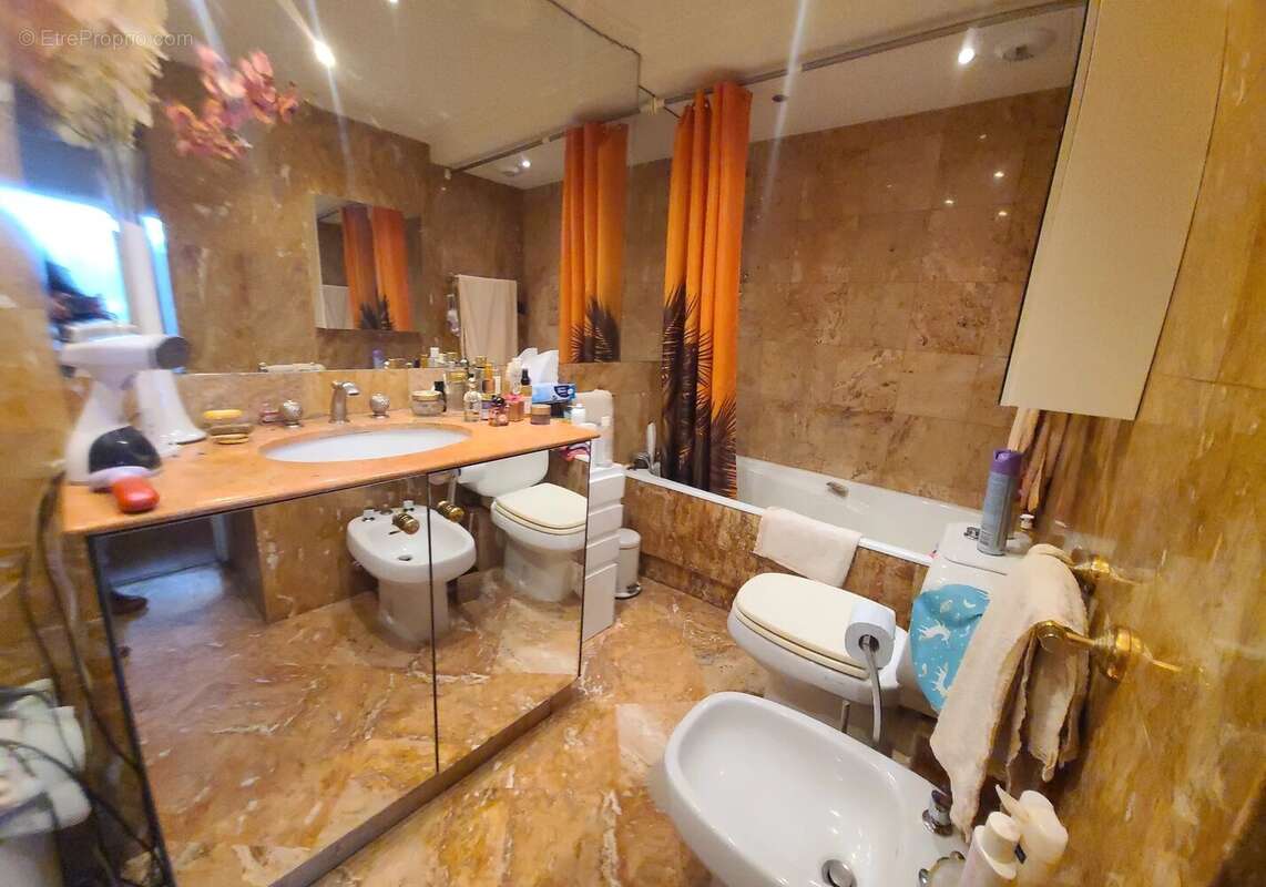 Appartement à VALLAURIS