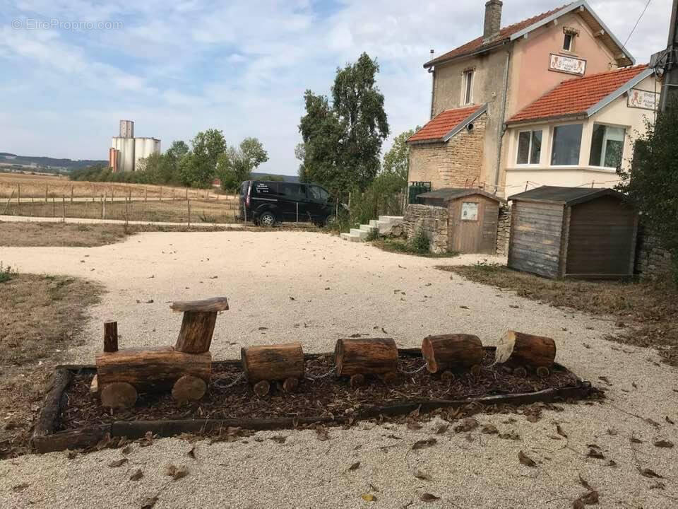 Commerce à BRION-SUR-OURCE