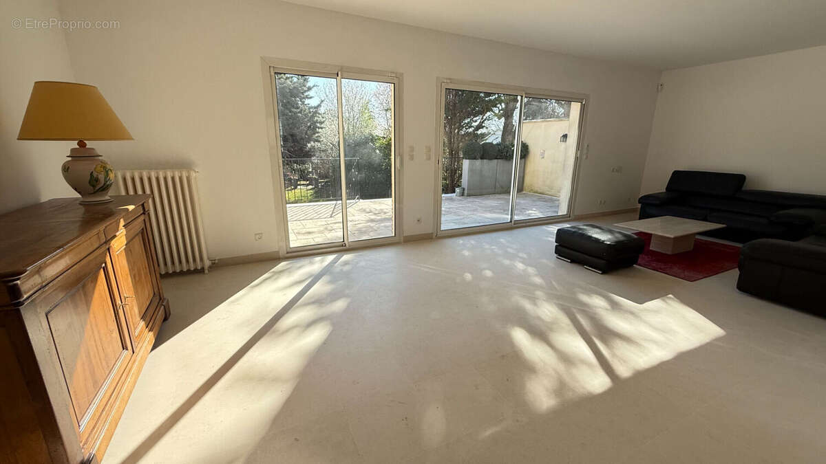 Maison à VERRIERES-LE-BUISSON