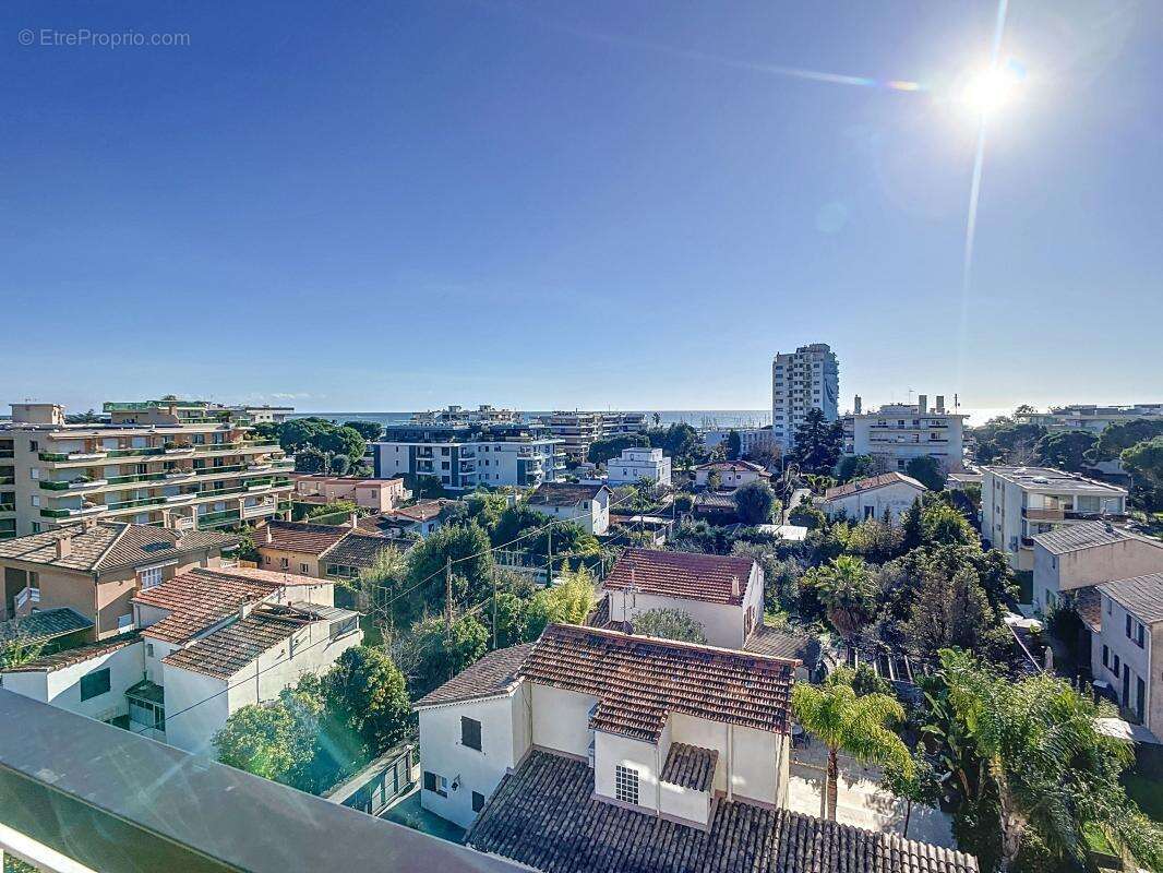 Appartement à SAINT-LAURENT-DU-VAR