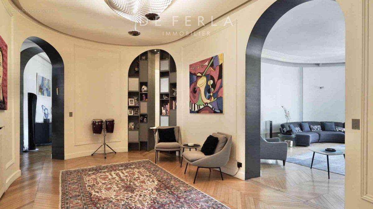 Appartement à PARIS-16E