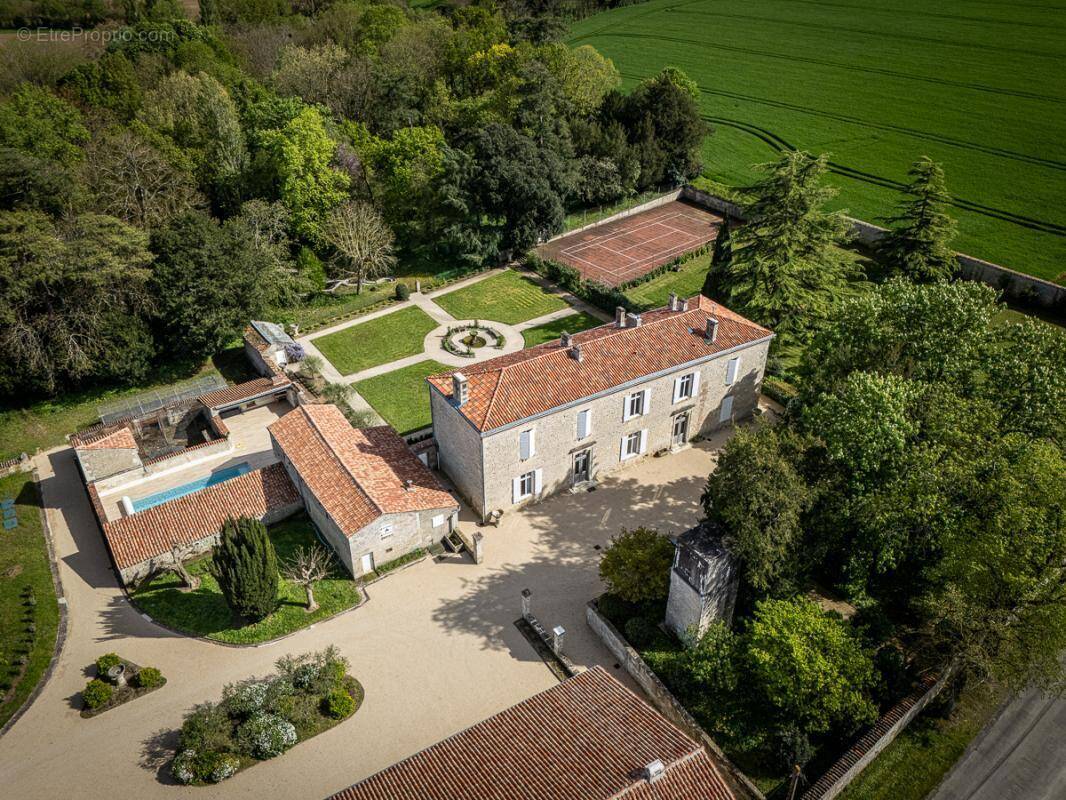 Maison à FONTENAY-LE-COMTE