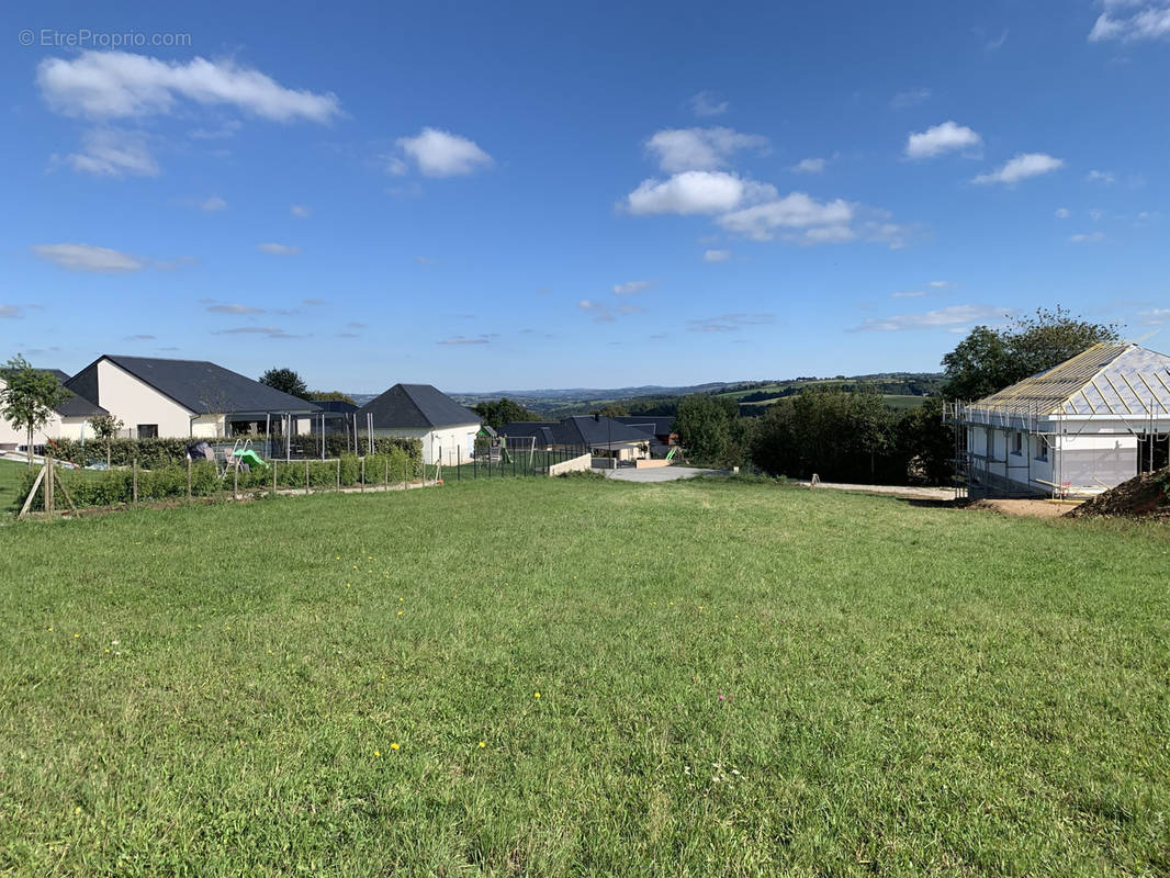 Terrain à CALMONT
