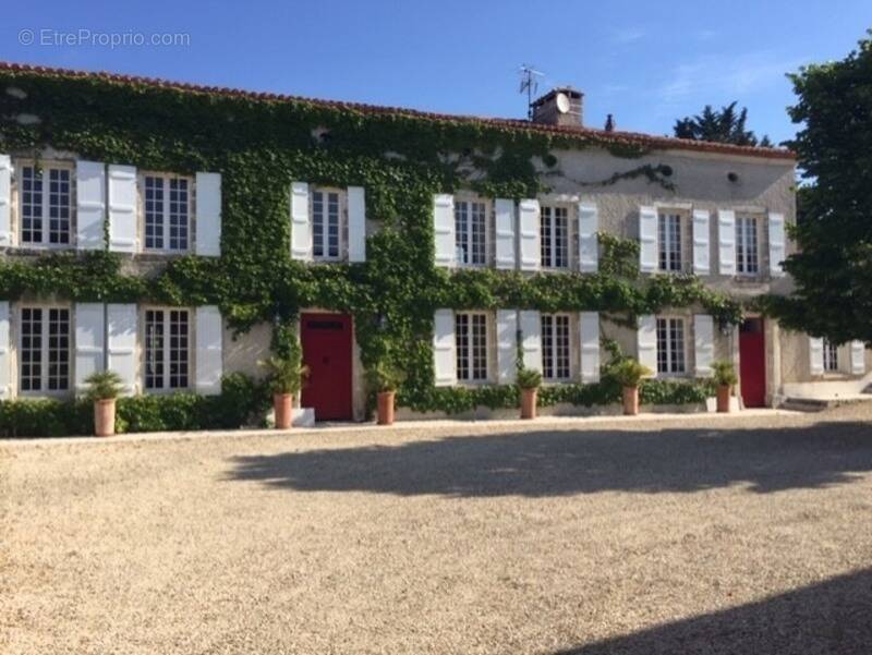 Maison à ROULLET-SAINT-ESTEPHE