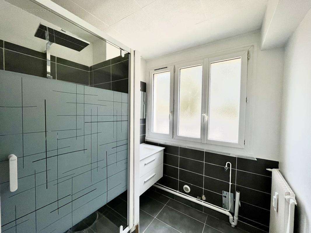 Appartement à CHENOVE