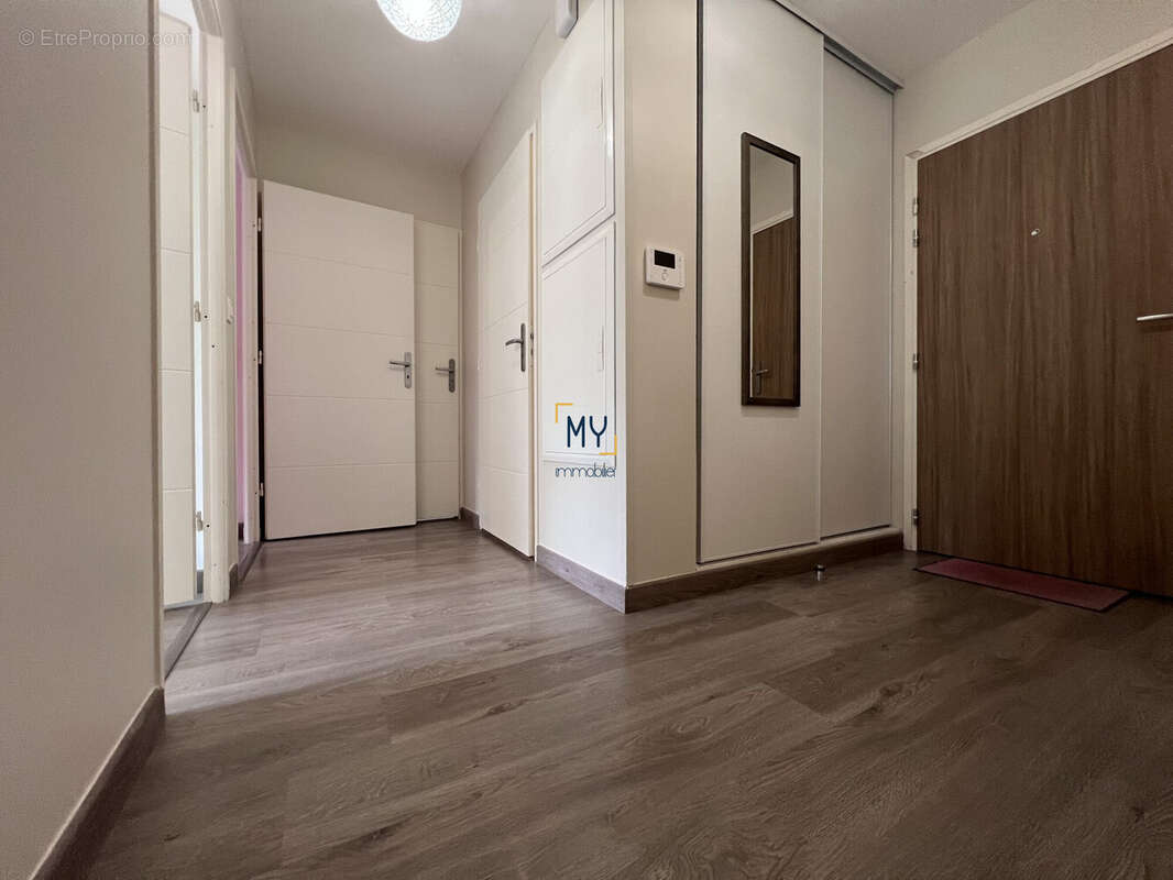 HALL D&#039;ENTRÉE - Appartement à vendre - T4 75m² - Capinghem - Appartement à CAPINGHEM